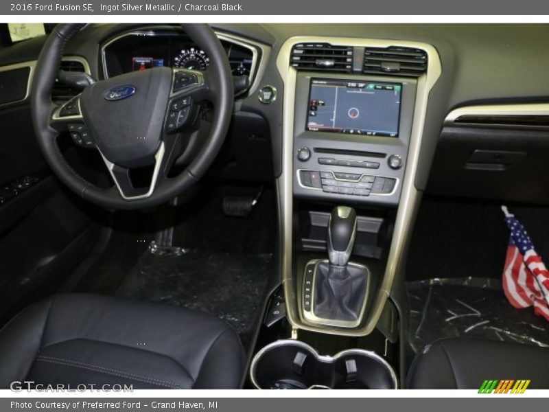 Ingot Silver Metallic / Charcoal Black 2016 Ford Fusion SE