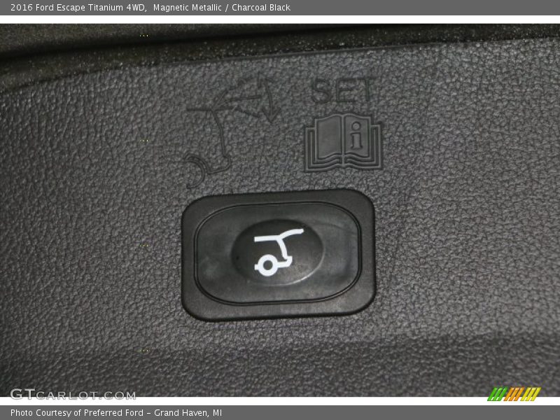 Magnetic Metallic / Charcoal Black 2016 Ford Escape Titanium 4WD
