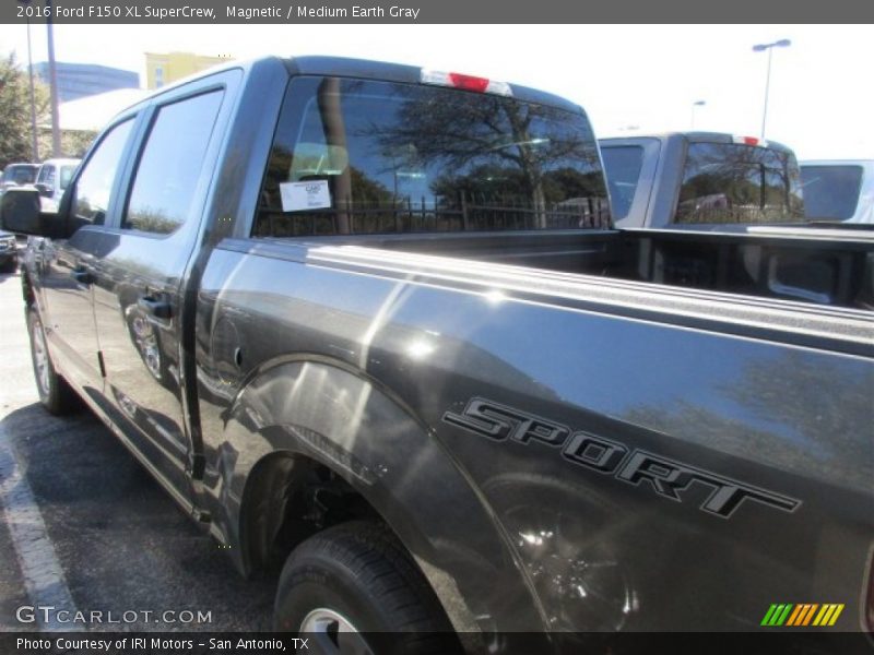Magnetic / Medium Earth Gray 2016 Ford F150 XL SuperCrew