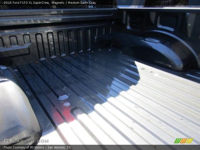 Magnetic / Medium Earth Gray 2016 Ford F150 XL SuperCrew