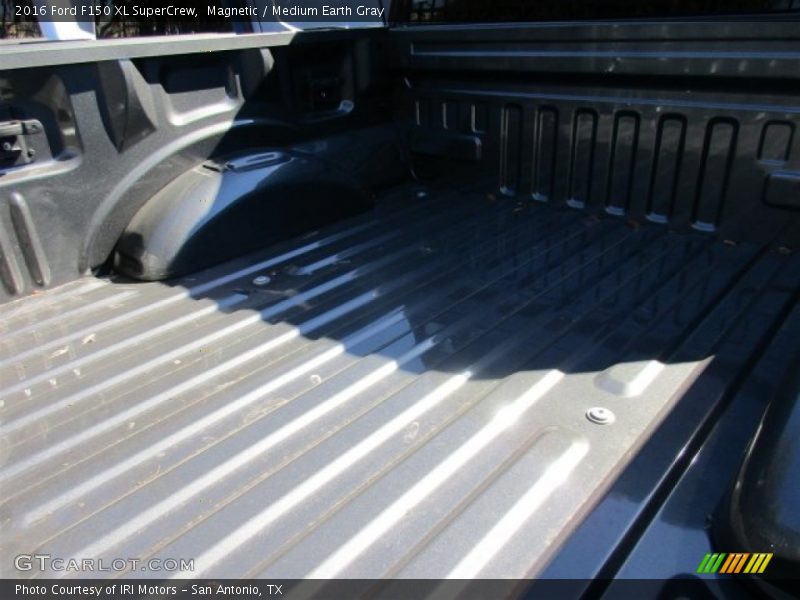 Magnetic / Medium Earth Gray 2016 Ford F150 XL SuperCrew