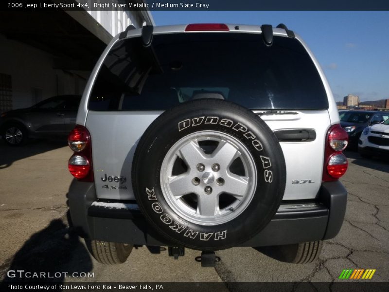 Bright Silver Metallic / Medium Slate Gray 2006 Jeep Liberty Sport 4x4