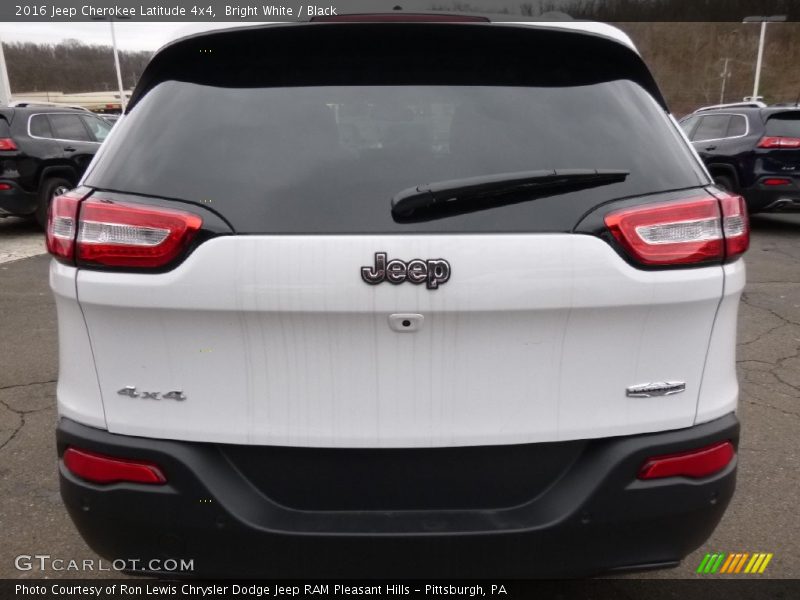 Bright White / Black 2016 Jeep Cherokee Latitude 4x4