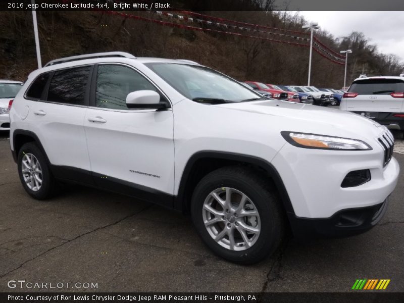 Bright White / Black 2016 Jeep Cherokee Latitude 4x4