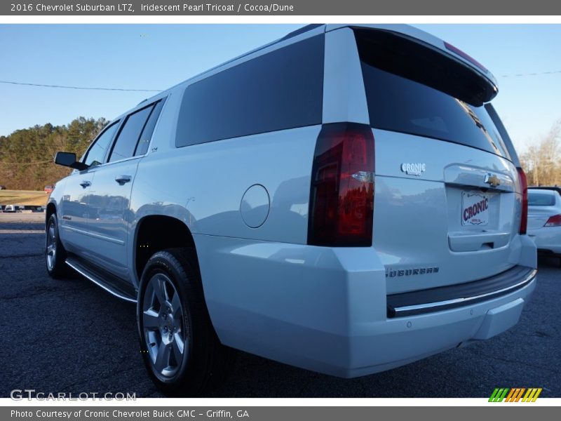 Iridescent Pearl Tricoat / Cocoa/Dune 2016 Chevrolet Suburban LTZ