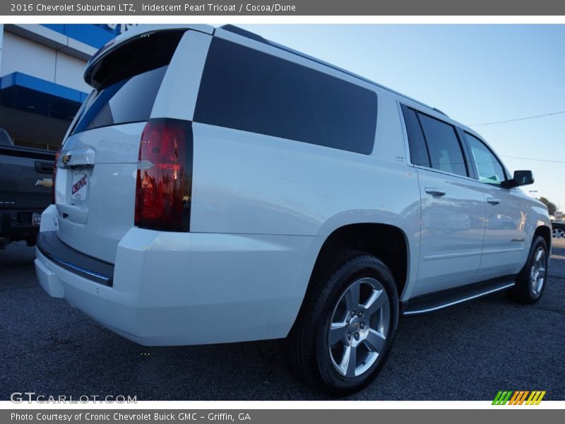 Iridescent Pearl Tricoat / Cocoa/Dune 2016 Chevrolet Suburban LTZ