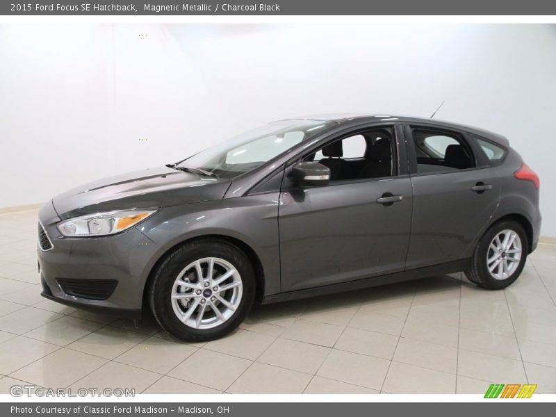 Magnetic Metallic / Charcoal Black 2015 Ford Focus SE Hatchback