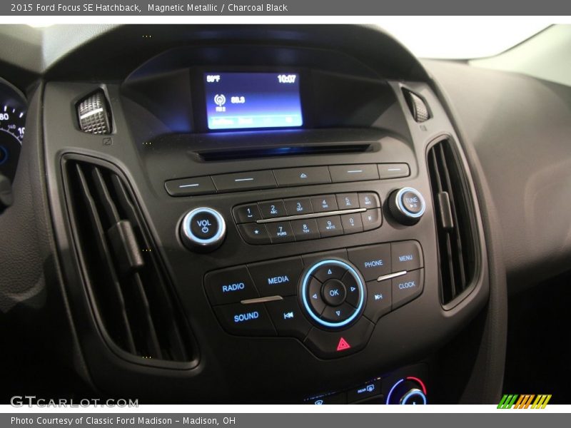 Magnetic Metallic / Charcoal Black 2015 Ford Focus SE Hatchback