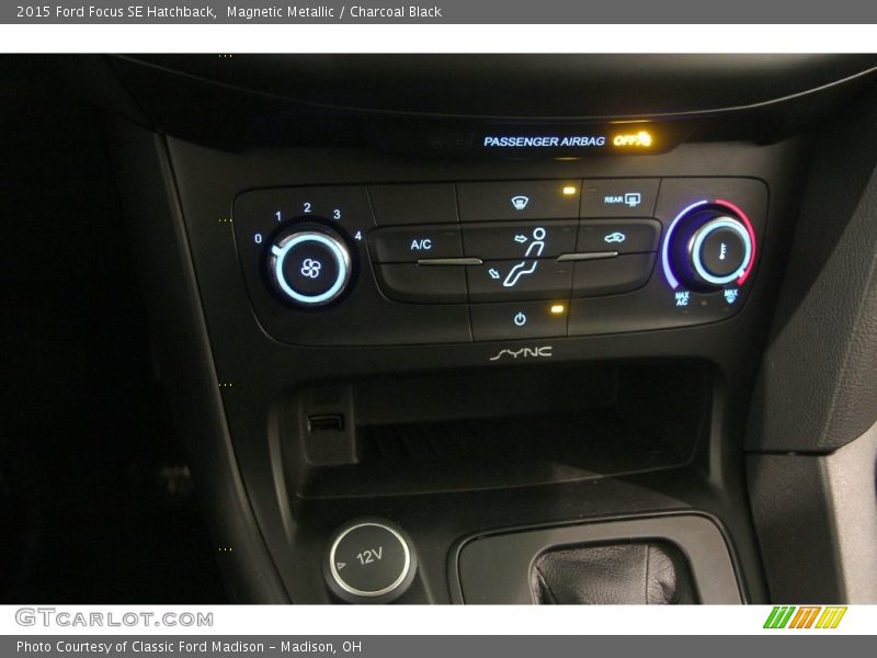 Magnetic Metallic / Charcoal Black 2015 Ford Focus SE Hatchback