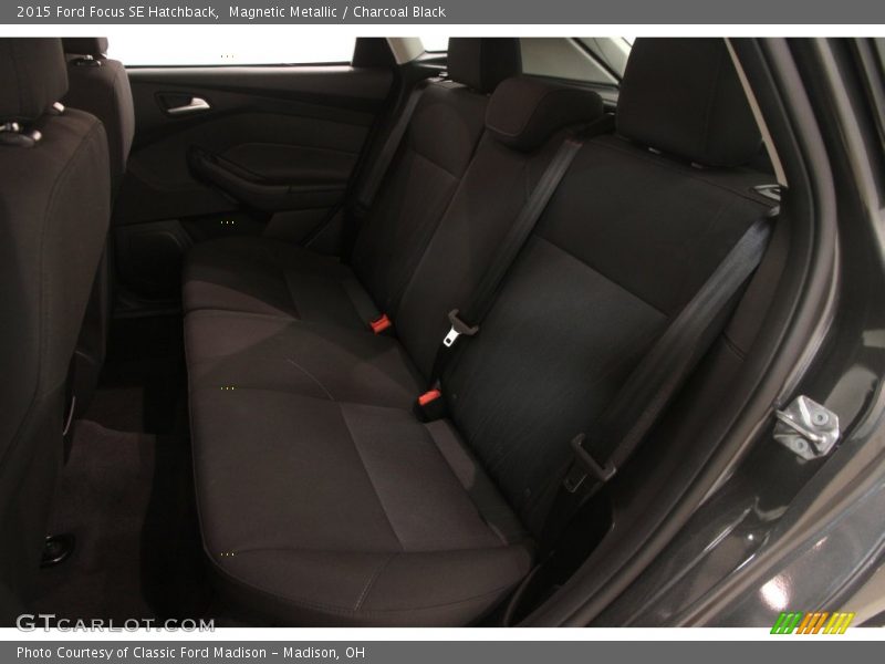 Magnetic Metallic / Charcoal Black 2015 Ford Focus SE Hatchback