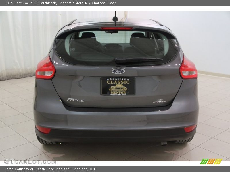 Magnetic Metallic / Charcoal Black 2015 Ford Focus SE Hatchback