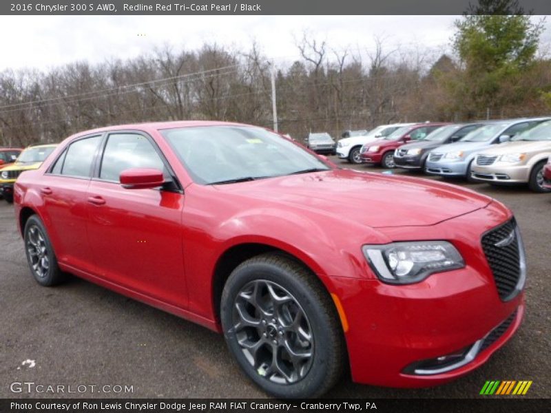 Front 3/4 View of 2016 300 S AWD