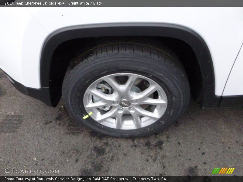 Bright White / Black 2016 Jeep Cherokee Latitude 4x4