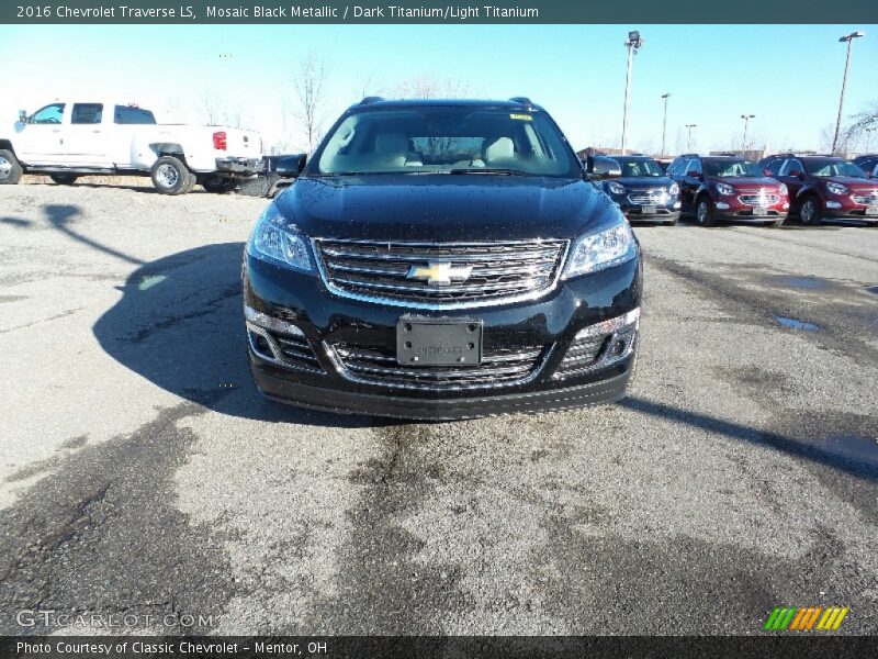 Mosaic Black Metallic / Dark Titanium/Light Titanium 2016 Chevrolet Traverse LS