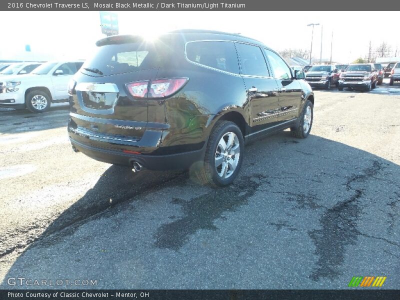 Mosaic Black Metallic / Dark Titanium/Light Titanium 2016 Chevrolet Traverse LS