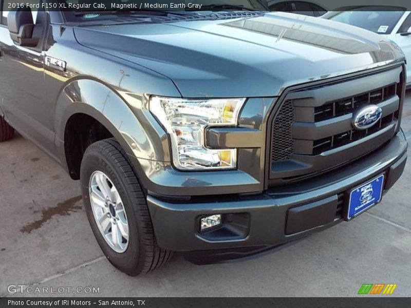 Magnetic / Medium Earth Gray 2016 Ford F150 XL Regular Cab