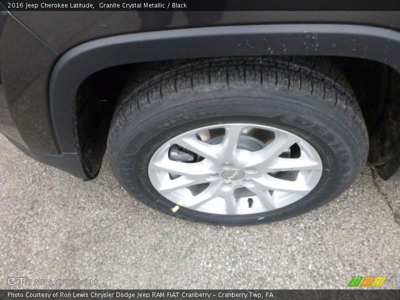 Granite Crystal Metallic / Black 2016 Jeep Cherokee Latitude