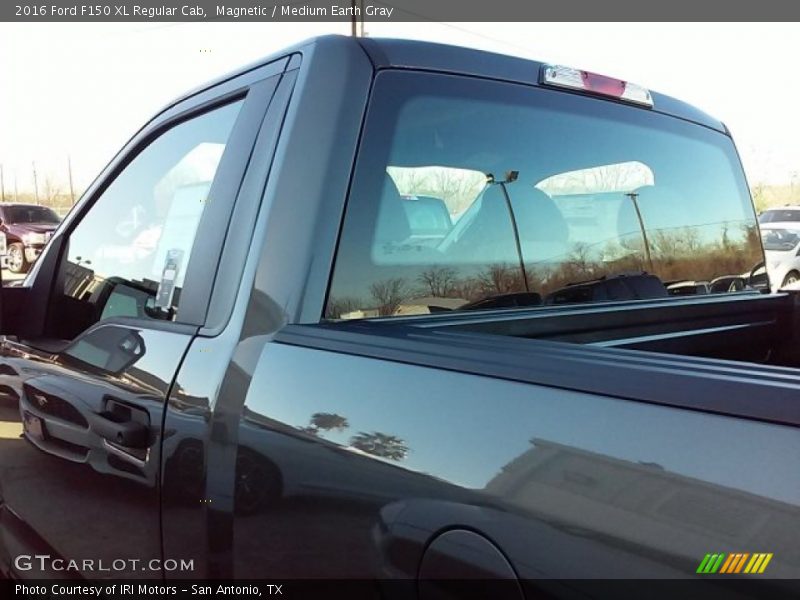 Magnetic / Medium Earth Gray 2016 Ford F150 XL Regular Cab