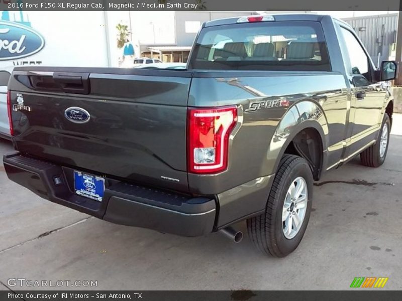 Magnetic / Medium Earth Gray 2016 Ford F150 XL Regular Cab