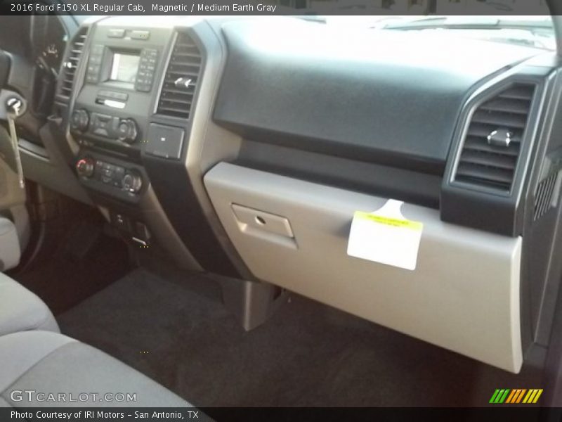 Magnetic / Medium Earth Gray 2016 Ford F150 XL Regular Cab