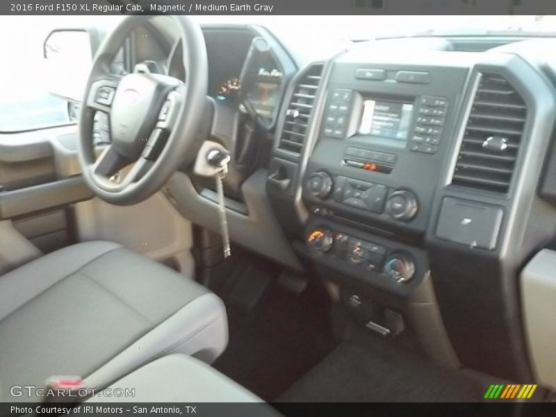 Magnetic / Medium Earth Gray 2016 Ford F150 XL Regular Cab