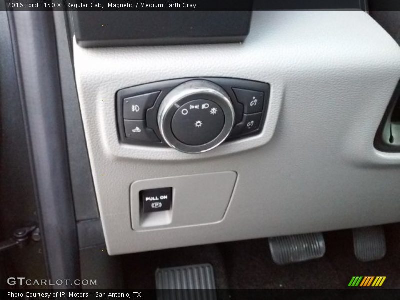 Magnetic / Medium Earth Gray 2016 Ford F150 XL Regular Cab