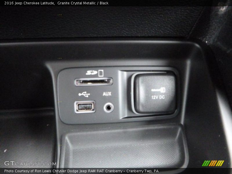 Granite Crystal Metallic / Black 2016 Jeep Cherokee Latitude