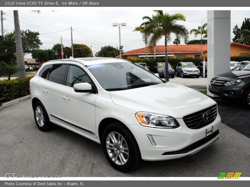Ice White / Off-Black 2016 Volvo XC60 T5 Drive-E