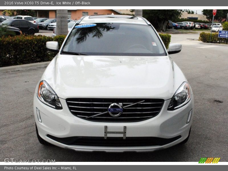 Ice White / Off-Black 2016 Volvo XC60 T5 Drive-E