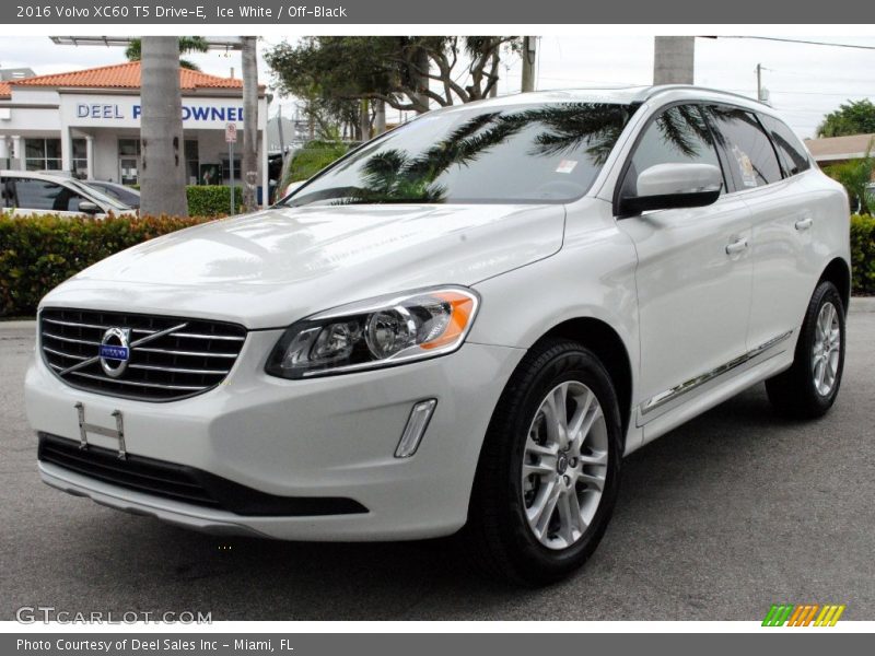 Ice White / Off-Black 2016 Volvo XC60 T5 Drive-E