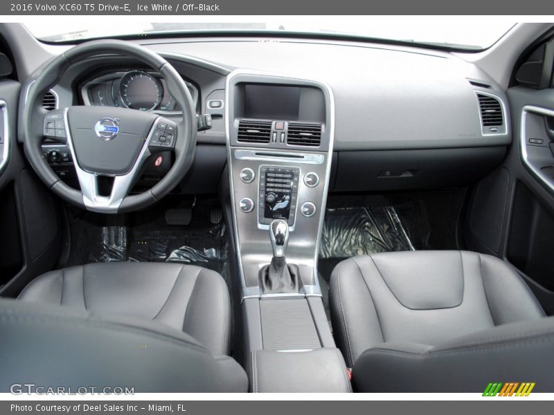 Ice White / Off-Black 2016 Volvo XC60 T5 Drive-E