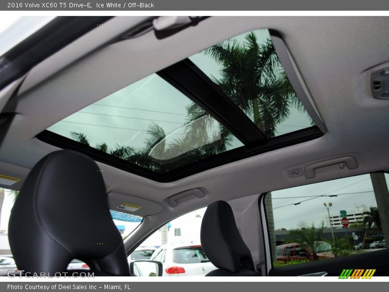 Ice White / Off-Black 2016 Volvo XC60 T5 Drive-E