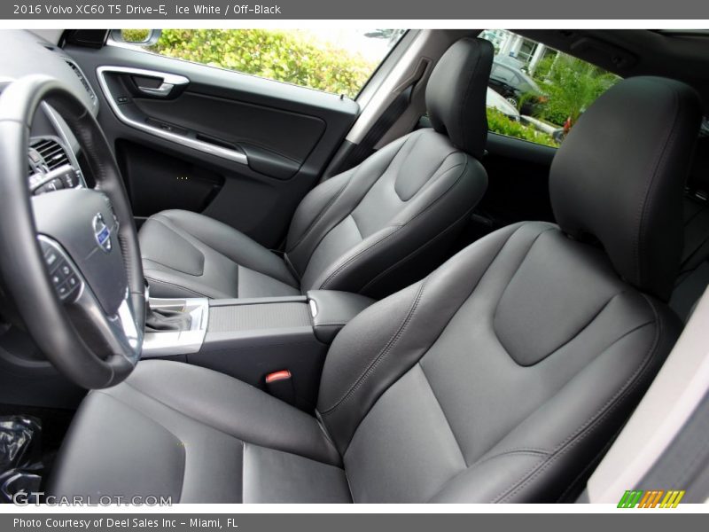 Ice White / Off-Black 2016 Volvo XC60 T5 Drive-E