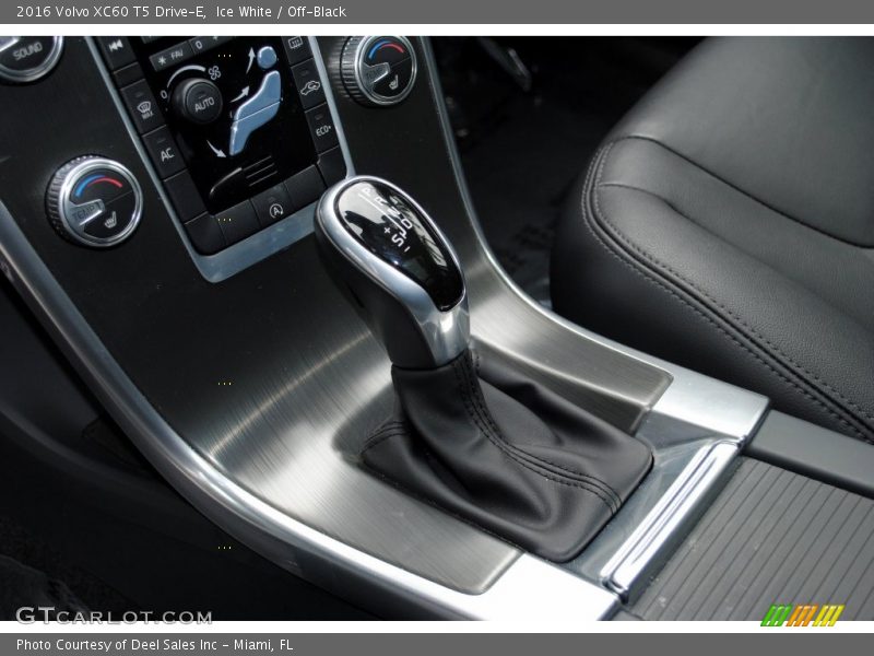 Ice White / Off-Black 2016 Volvo XC60 T5 Drive-E