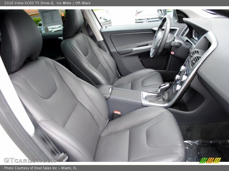 Ice White / Off-Black 2016 Volvo XC60 T5 Drive-E