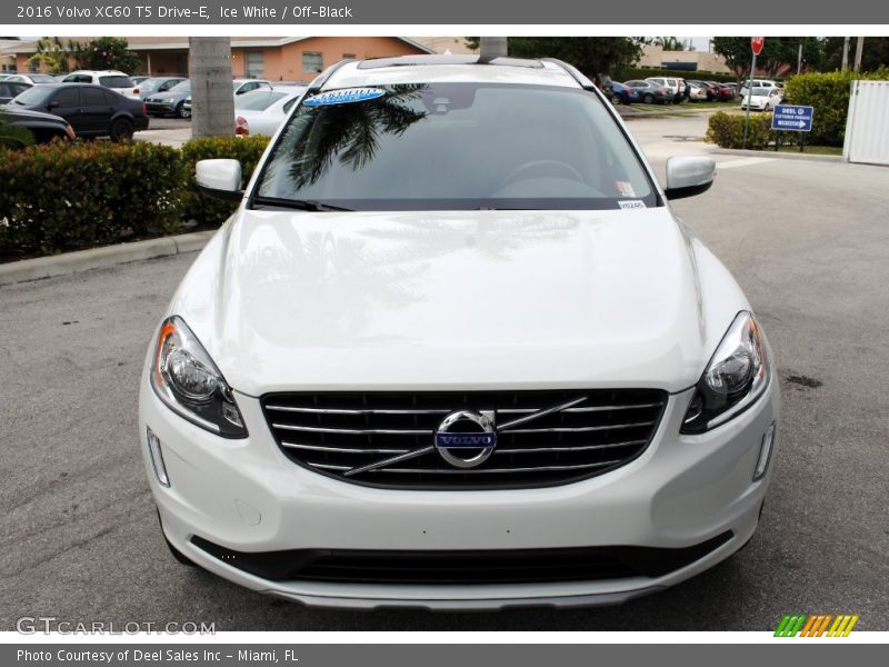 Ice White / Off-Black 2016 Volvo XC60 T5 Drive-E