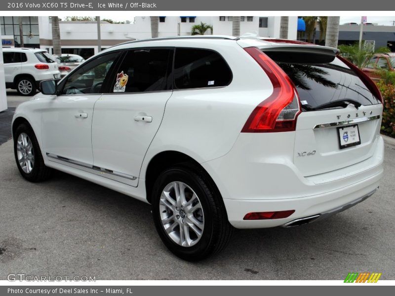 Ice White / Off-Black 2016 Volvo XC60 T5 Drive-E