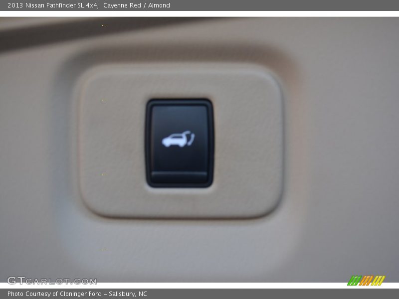 Cayenne Red / Almond 2013 Nissan Pathfinder SL 4x4