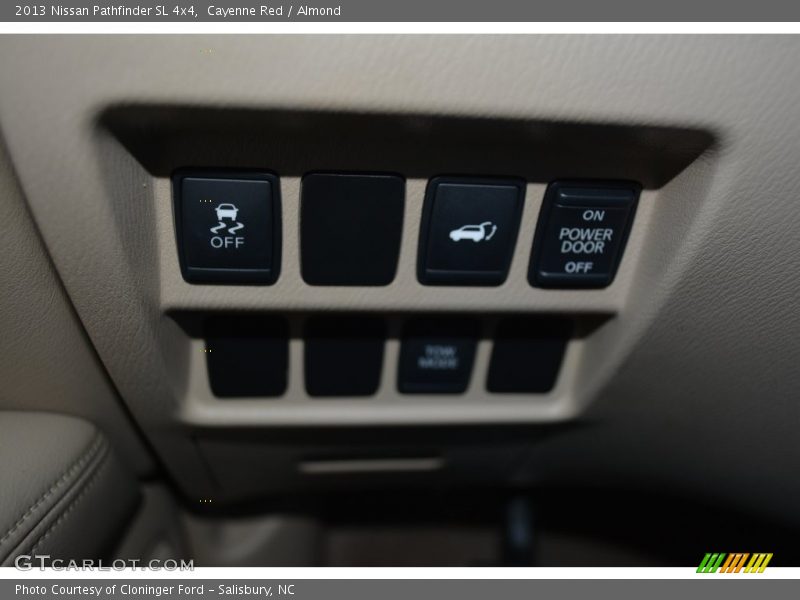 Cayenne Red / Almond 2013 Nissan Pathfinder SL 4x4
