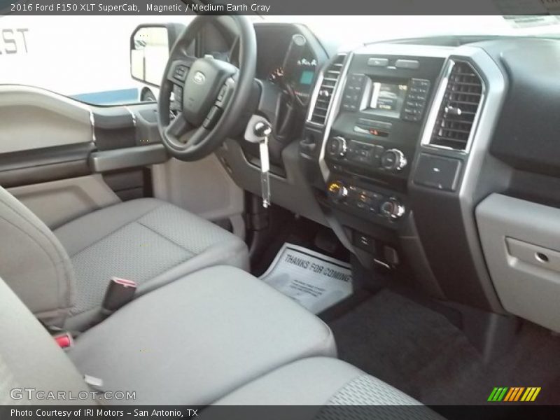 Magnetic / Medium Earth Gray 2016 Ford F150 XLT SuperCab