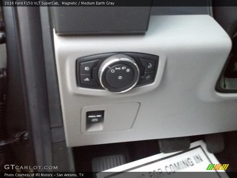 Magnetic / Medium Earth Gray 2016 Ford F150 XLT SuperCab