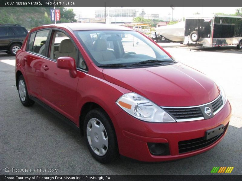 Red Alert / Beige 2007 Nissan Versa S