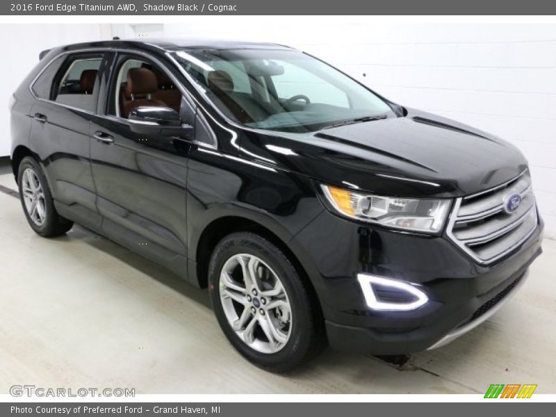 Front 3/4 View of 2016 Edge Titanium AWD