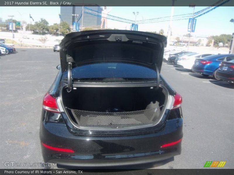 Black / Gray 2017 Hyundai Elantra SE