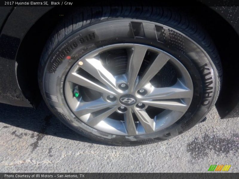 Black / Gray 2017 Hyundai Elantra SE
