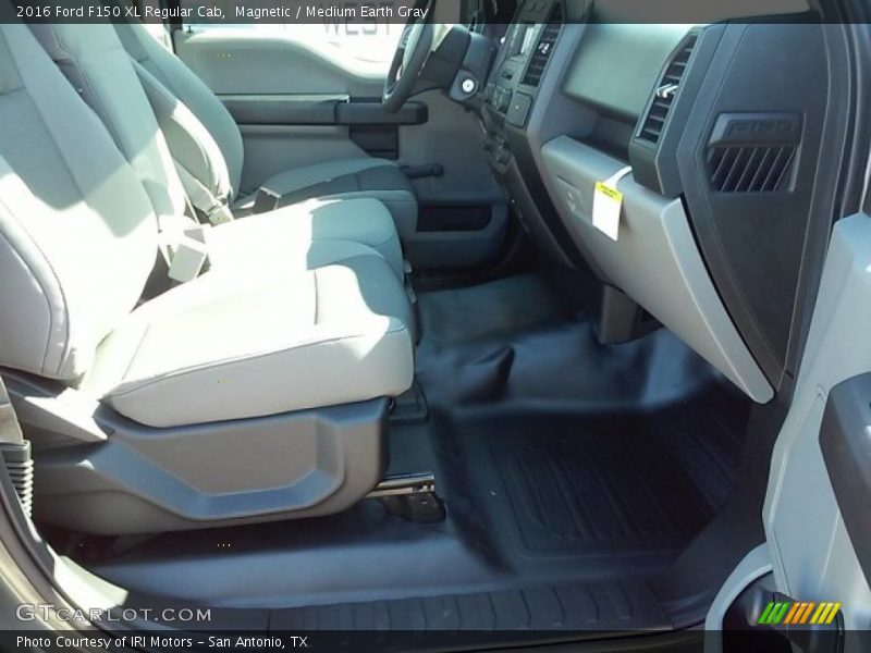 Magnetic / Medium Earth Gray 2016 Ford F150 XL Regular Cab