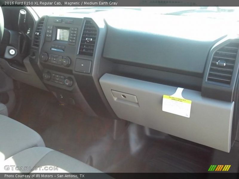 Magnetic / Medium Earth Gray 2016 Ford F150 XL Regular Cab