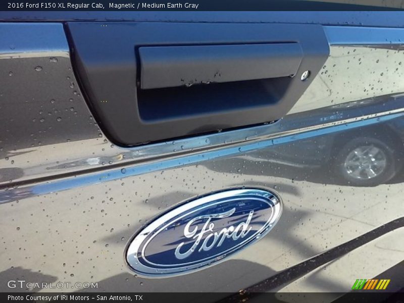 Magnetic / Medium Earth Gray 2016 Ford F150 XL Regular Cab