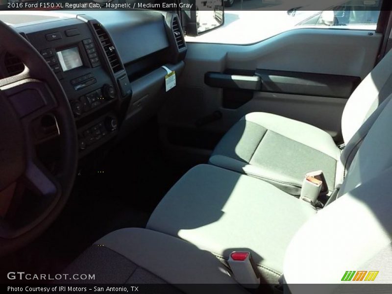 Magnetic / Medium Earth Gray 2016 Ford F150 XL Regular Cab