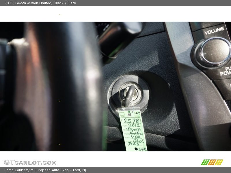 Black / Black 2012 Toyota Avalon Limited